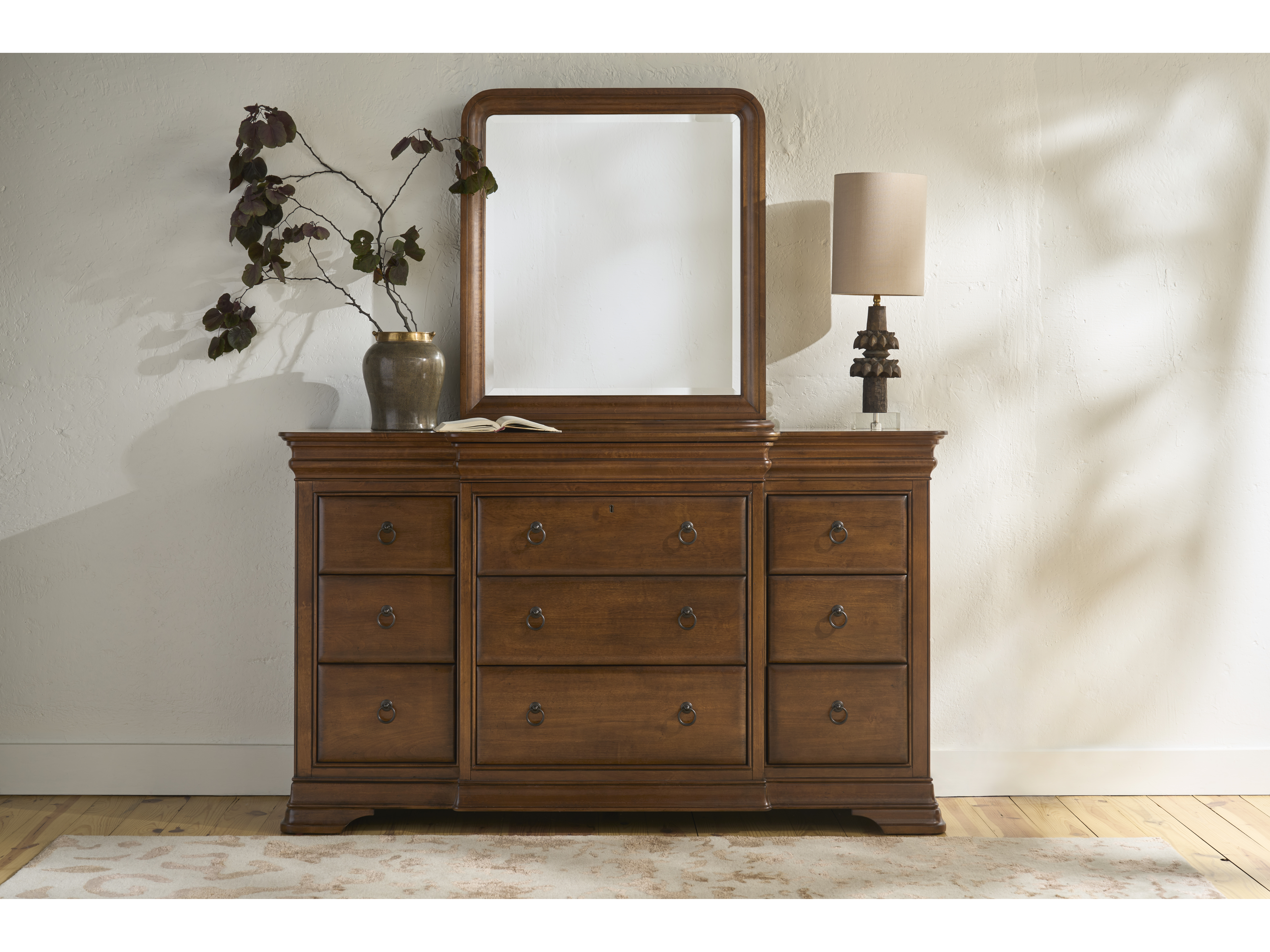 Vertical Storage Mirror Room Scene