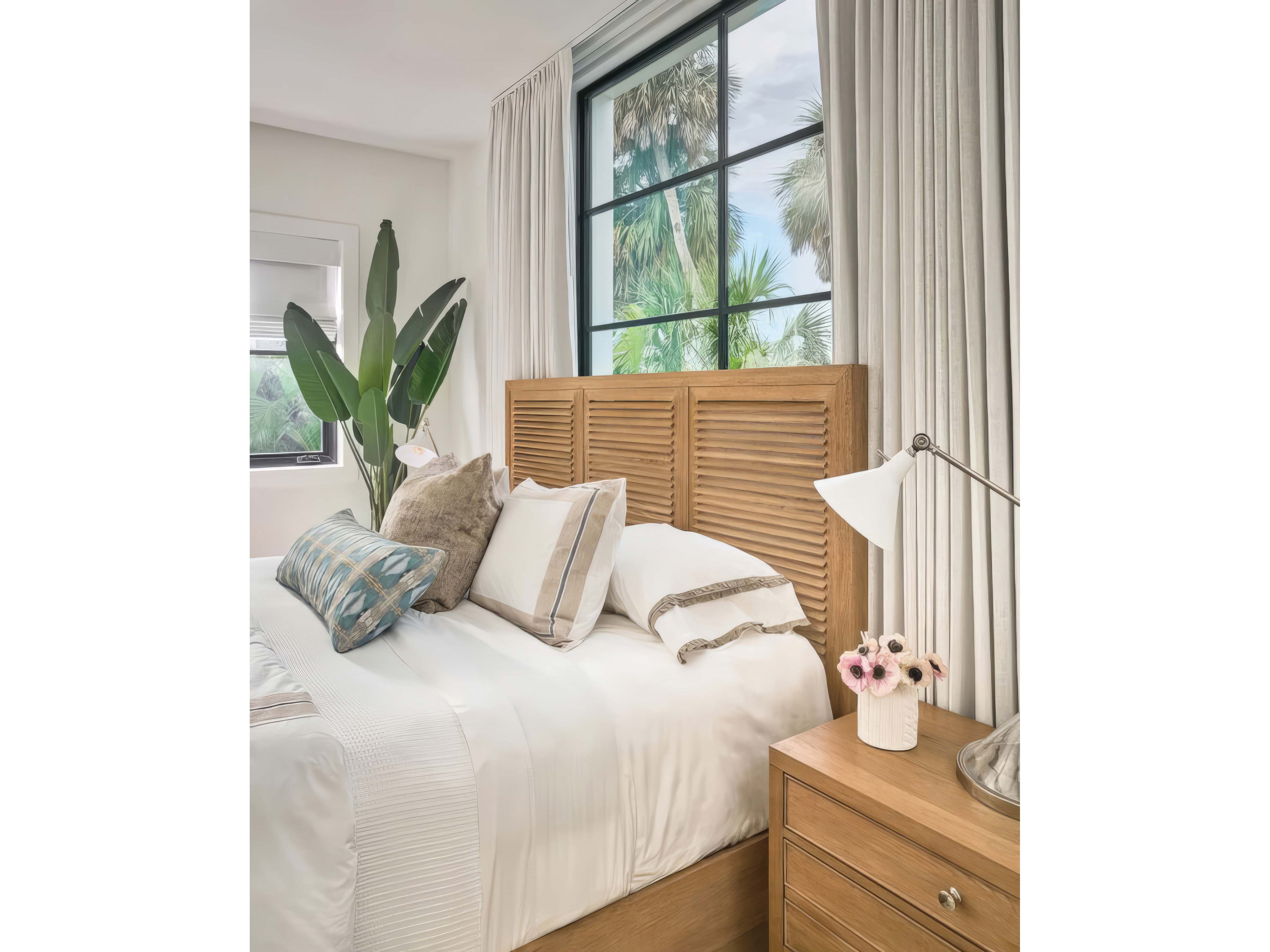 Weekender Bed King Room Scene