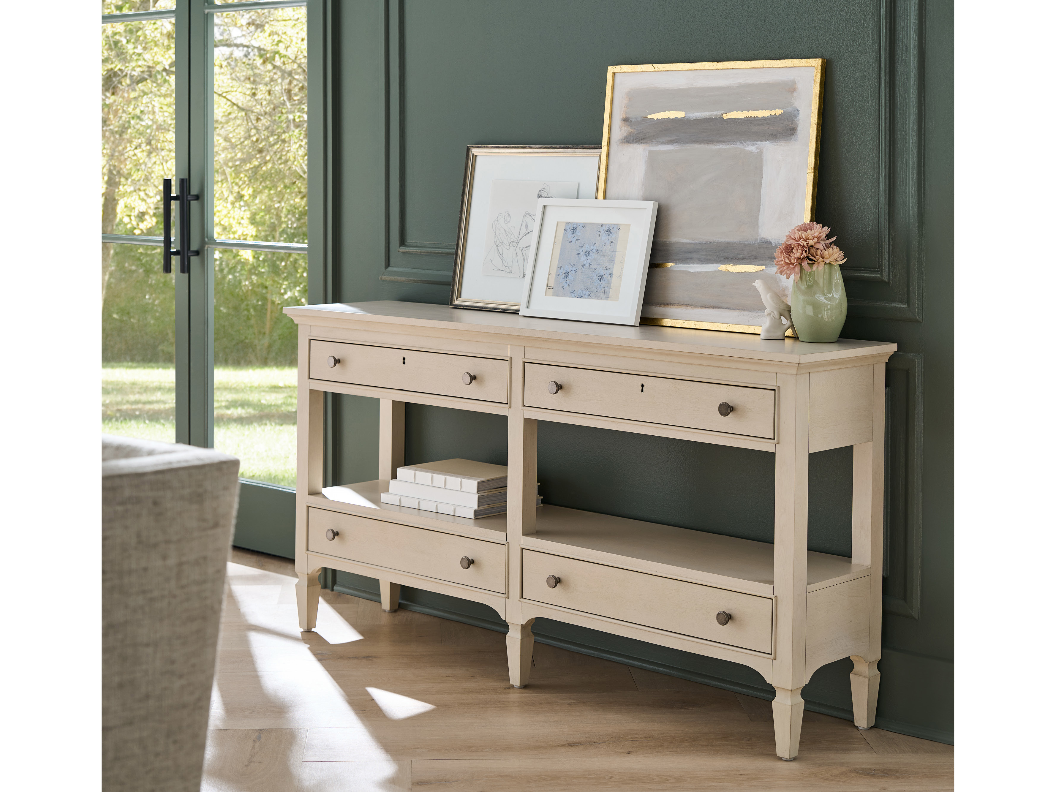 Willow Console Room Scene