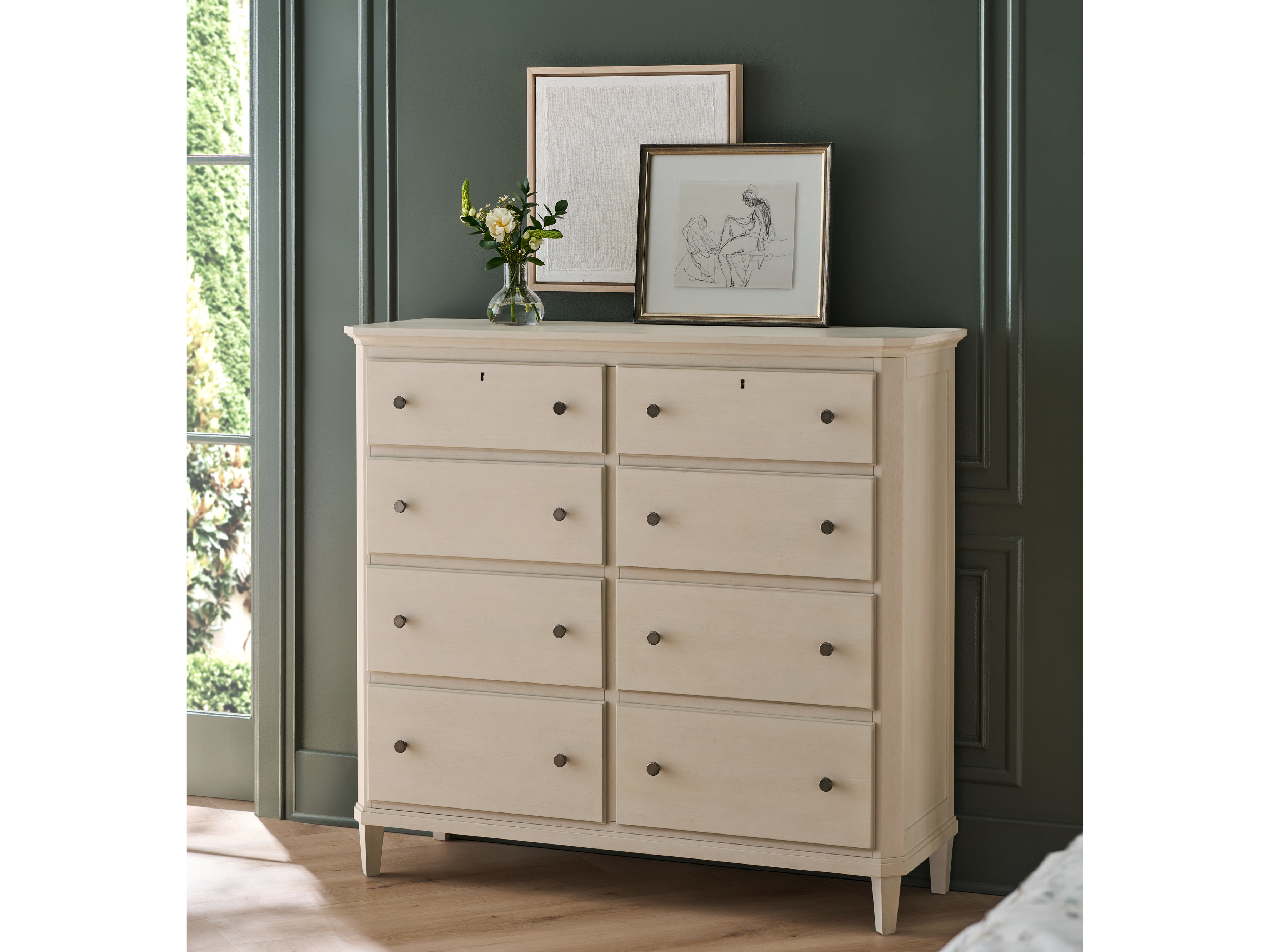 Willow Chest Room Scene