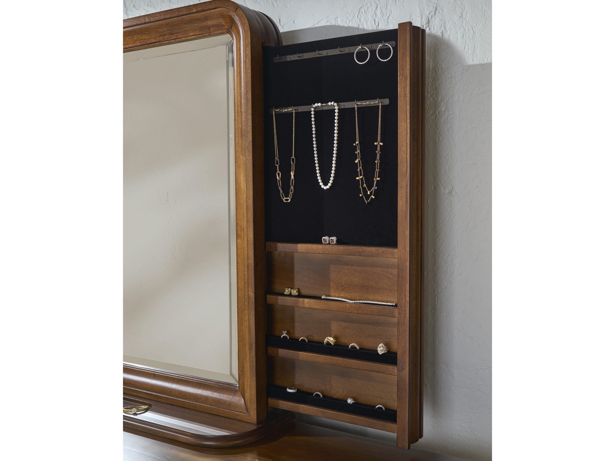 Vertical Storage Mirror - Multiple item room scene