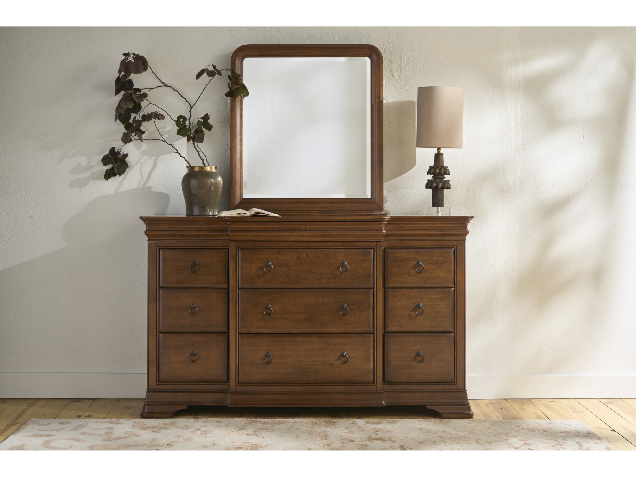 Drawer Dresser - Multiple item room scene