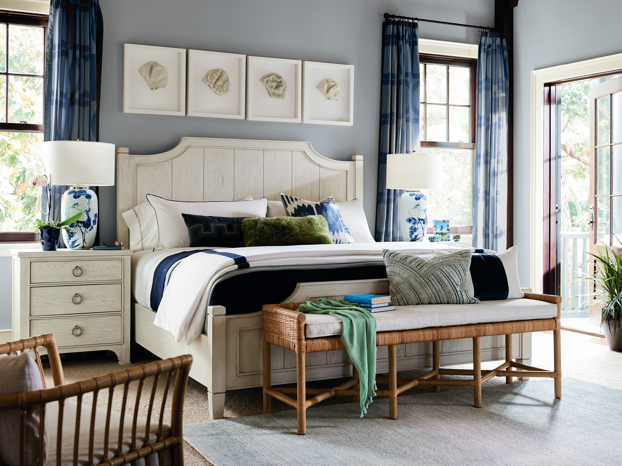 Surfside Queen Bed - Multiple item room scene