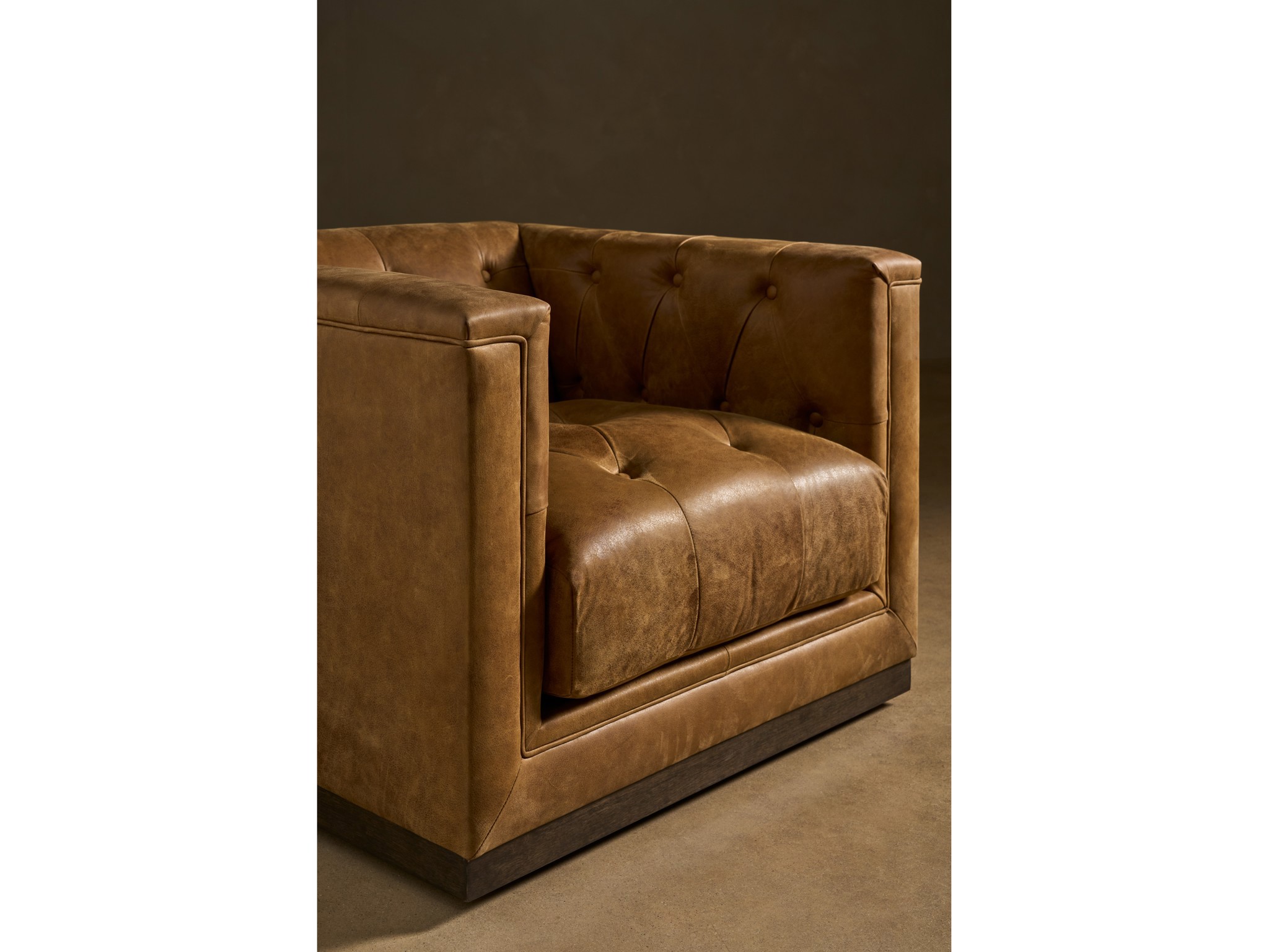 Quinn Swivel Chair - Multiple item room scene