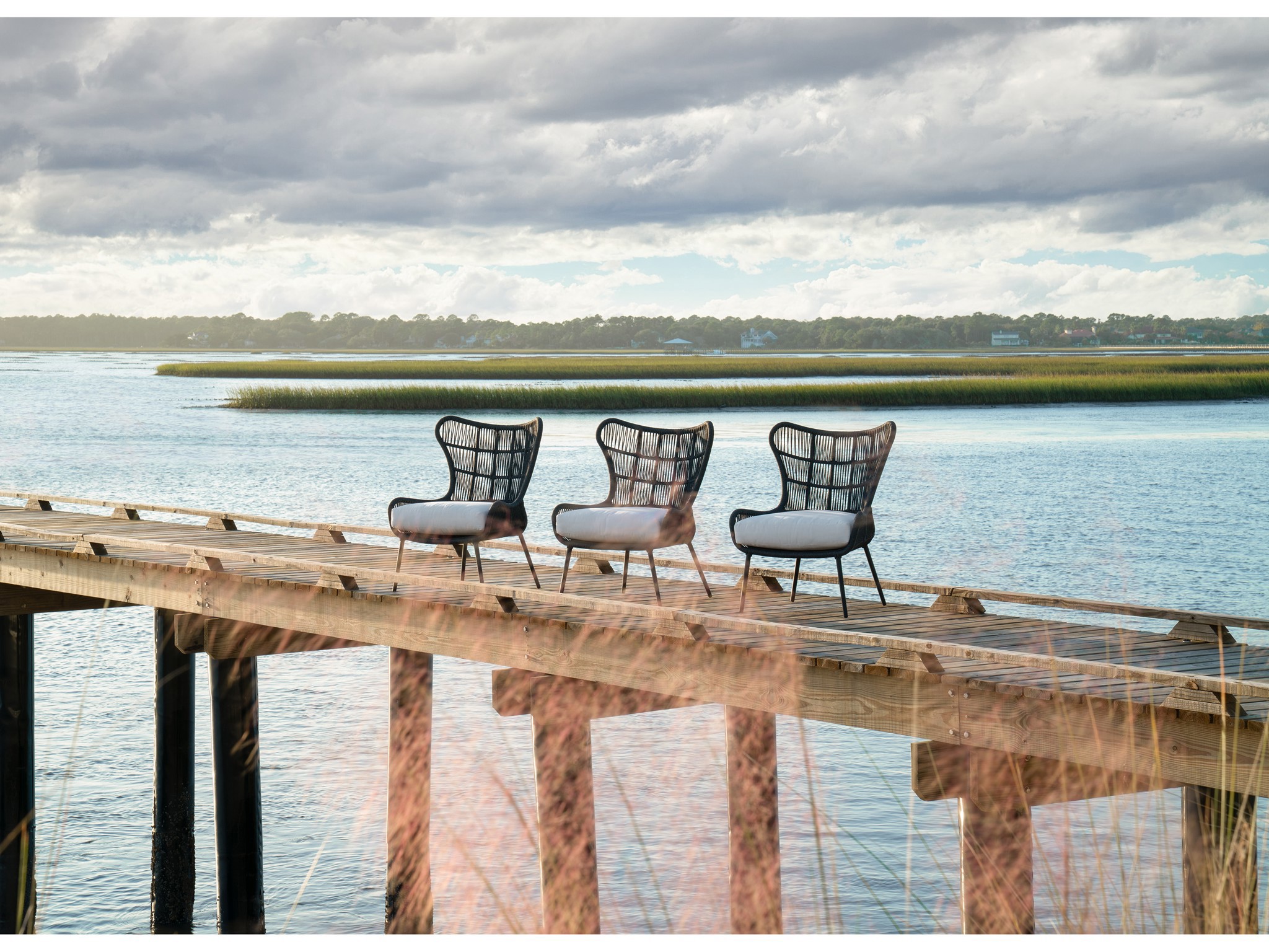 Hatteras Chair - Multiple item room scene