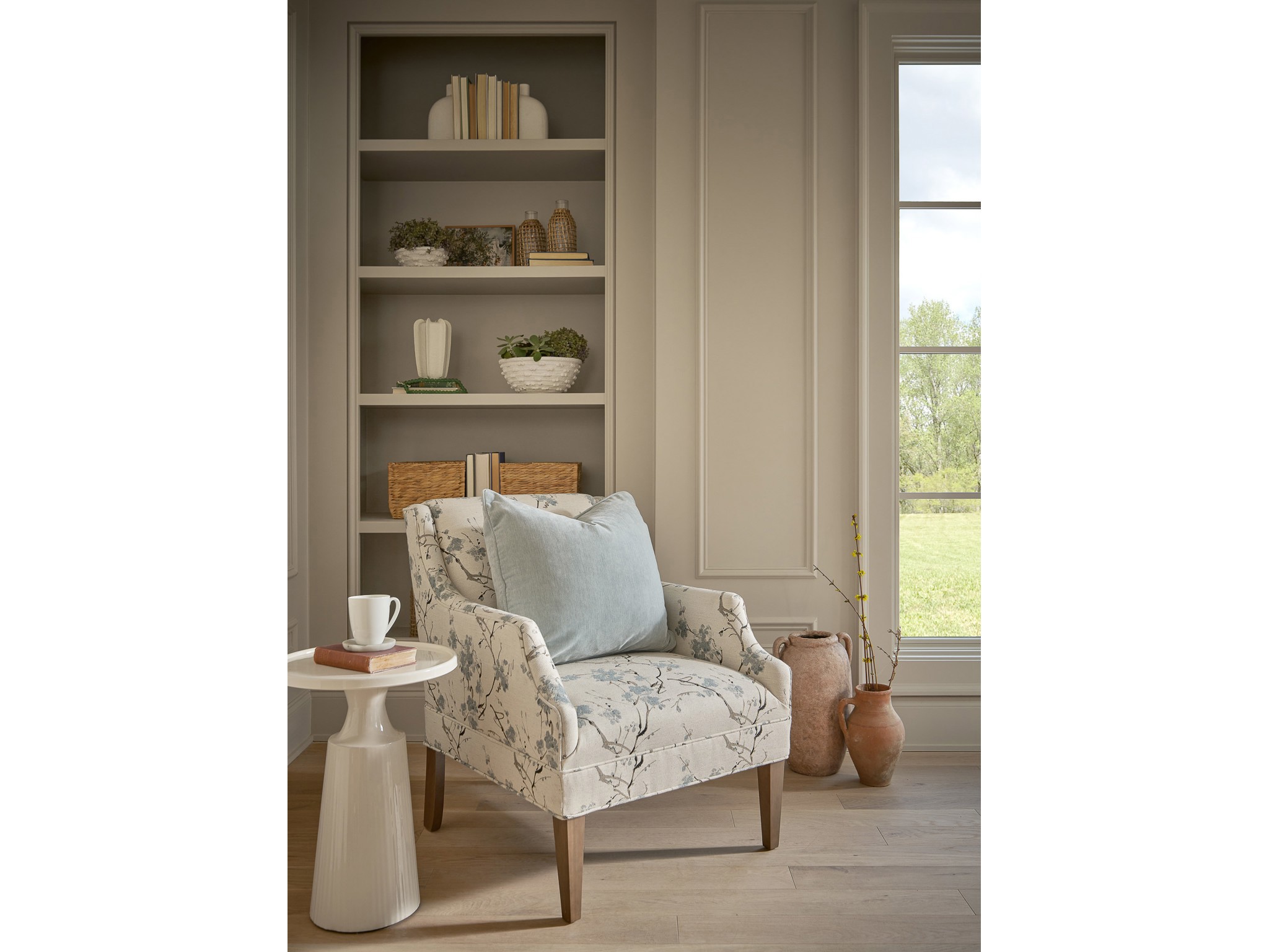 Glade Table - Multiple item room scene