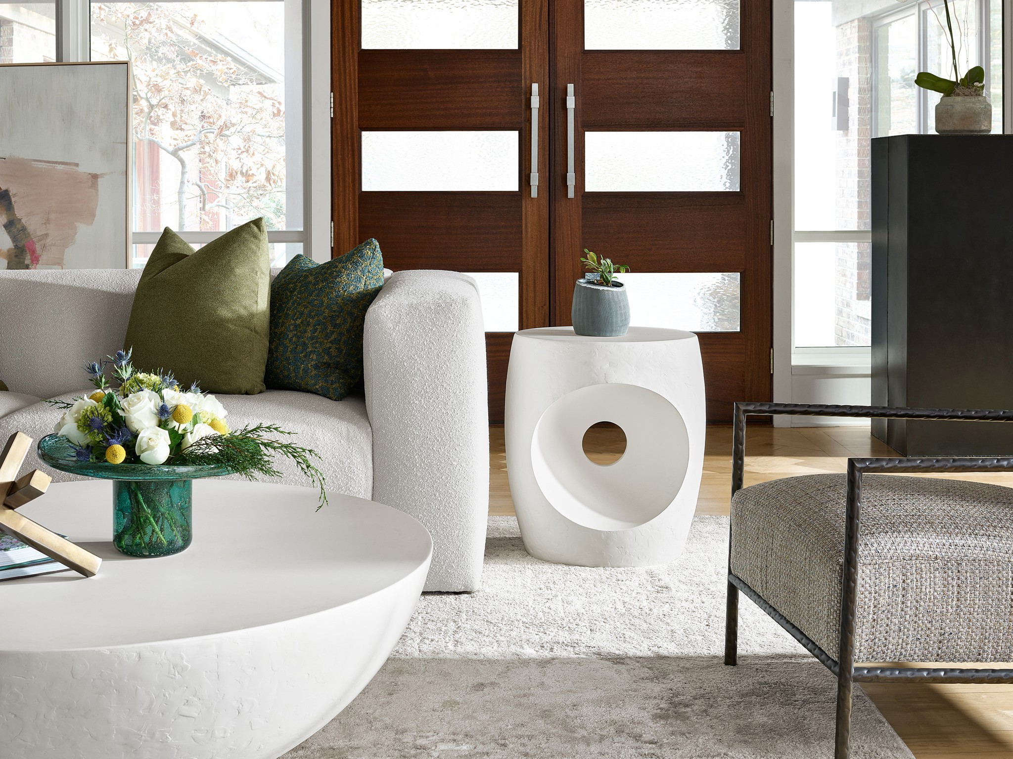 Canyo Accent Table - Multiple item room scene