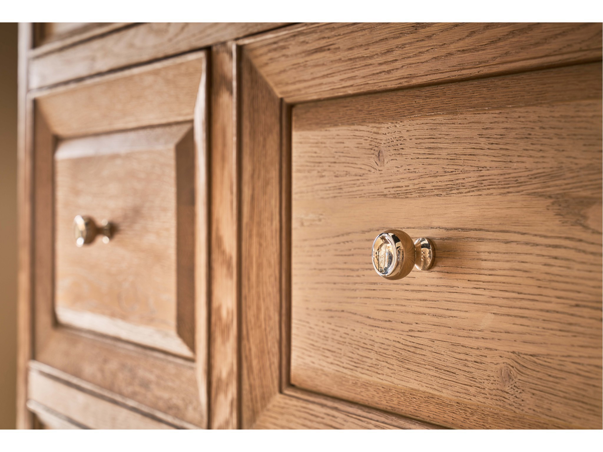 Weekender Chest - Multiple item room scene