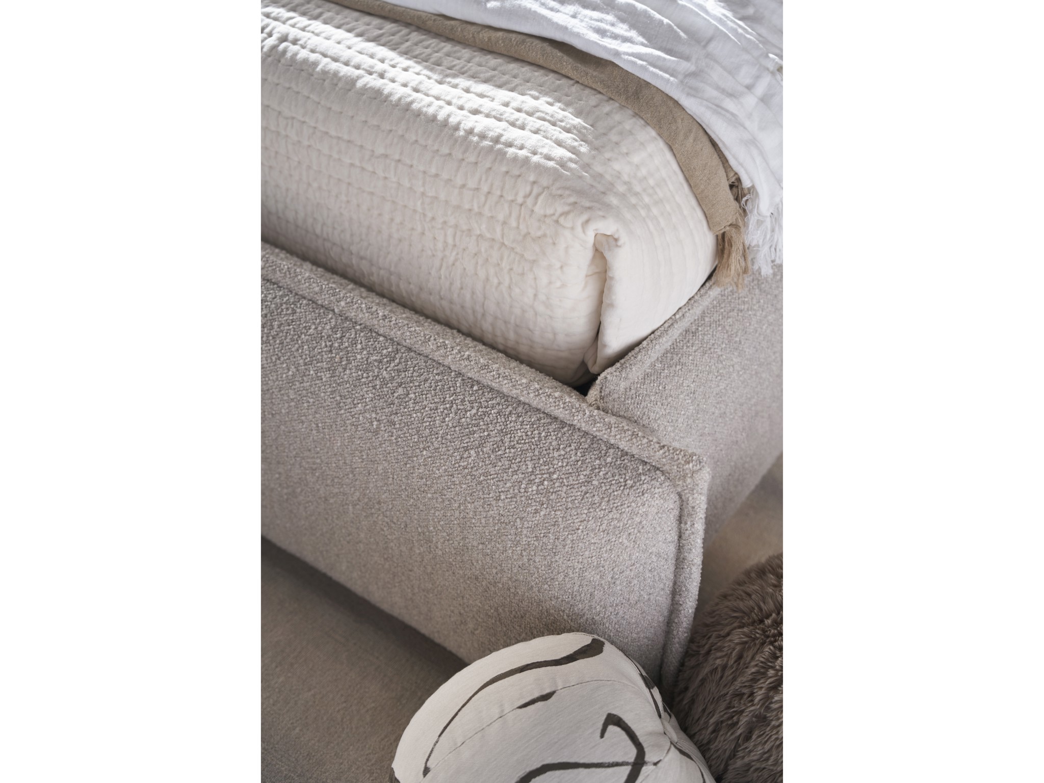 Lux Wall Bed King - Multiple item room scene