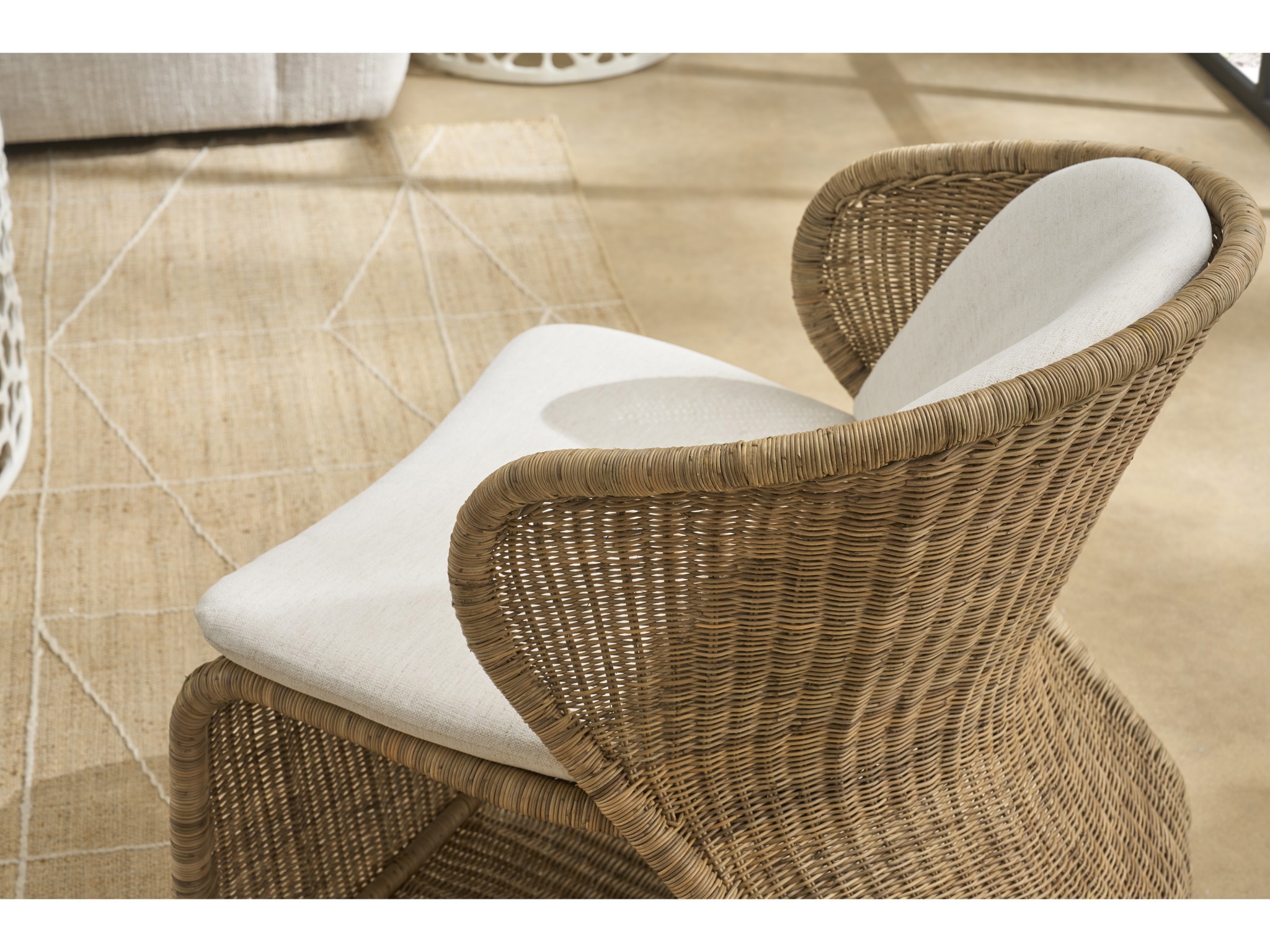Oasis Lounge Chair - Multiple item room scene