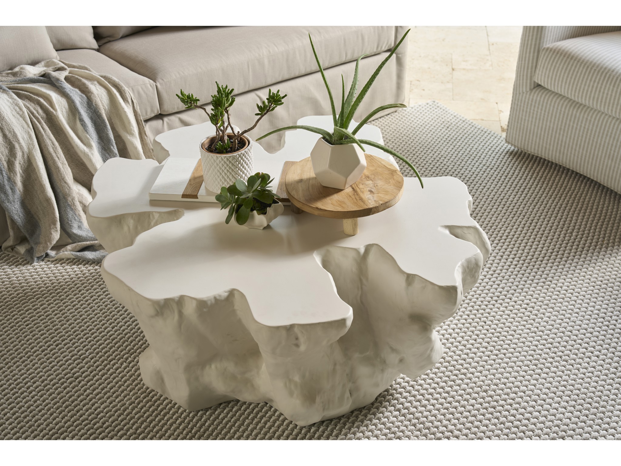 Cliffside Cocktail Table - Multiple item room scene