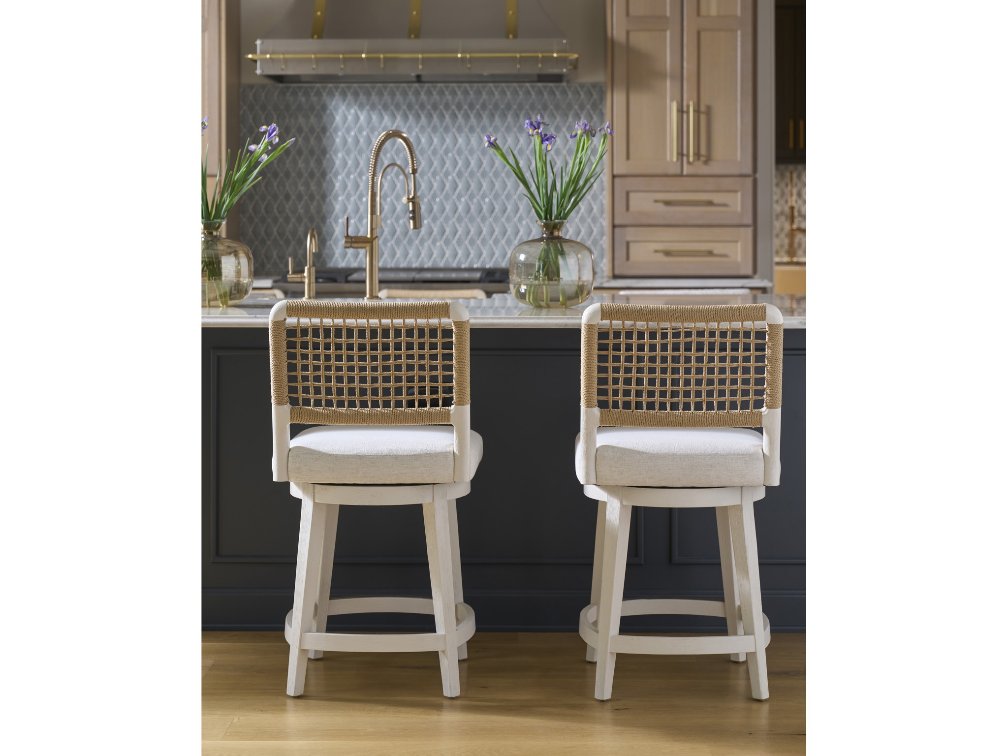 Shoreline Swivel Counter Stool - Multiple item room scene