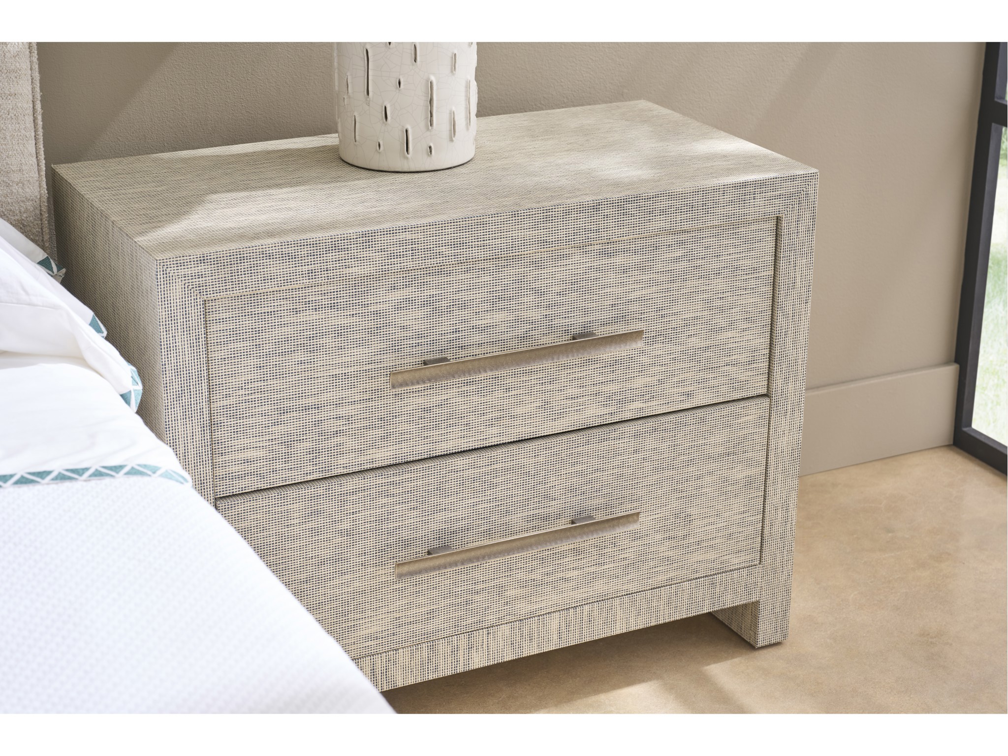 Seascape Chest - Multiple item room scene