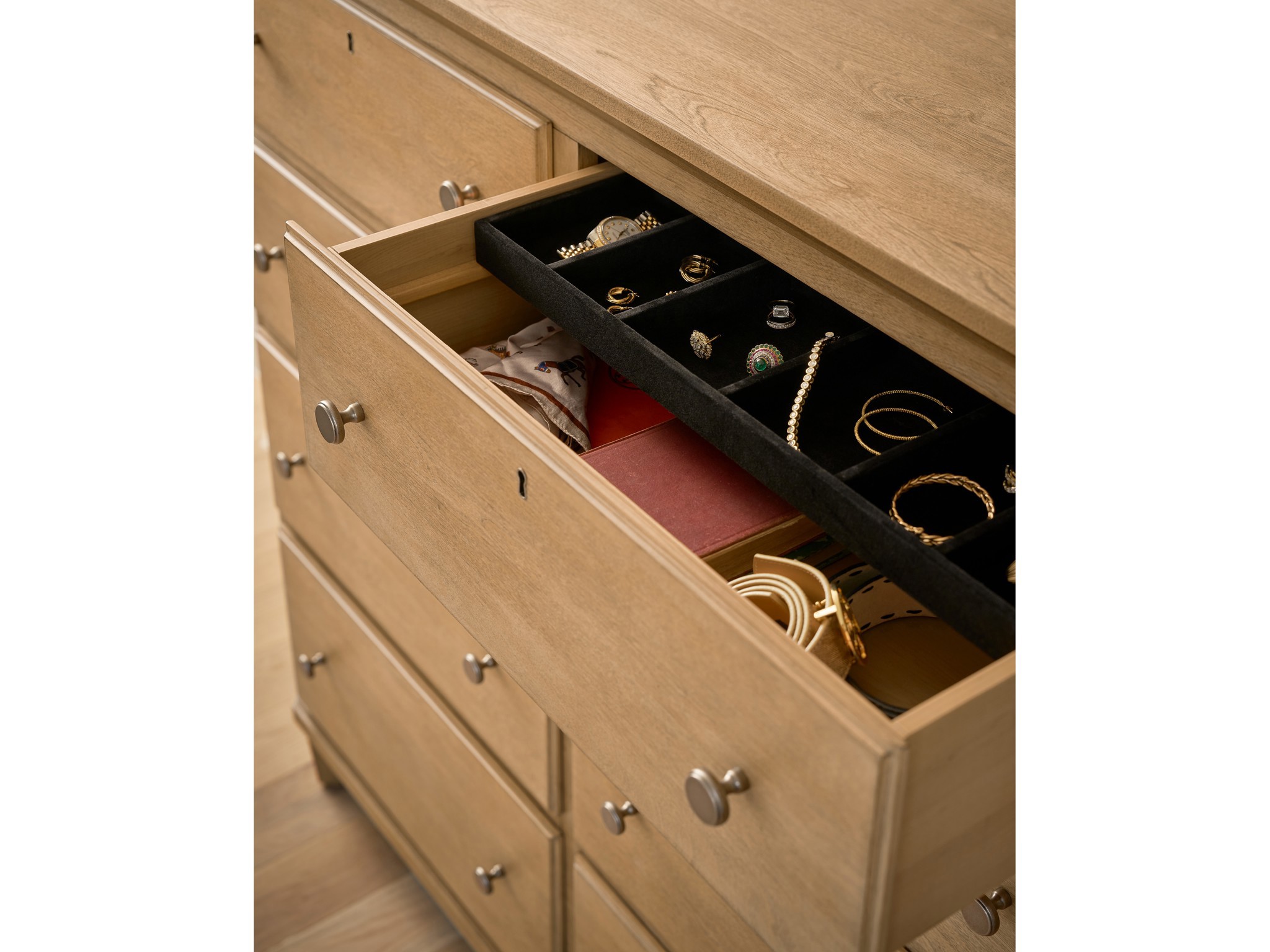 Brindle Chest - Multiple item room scene