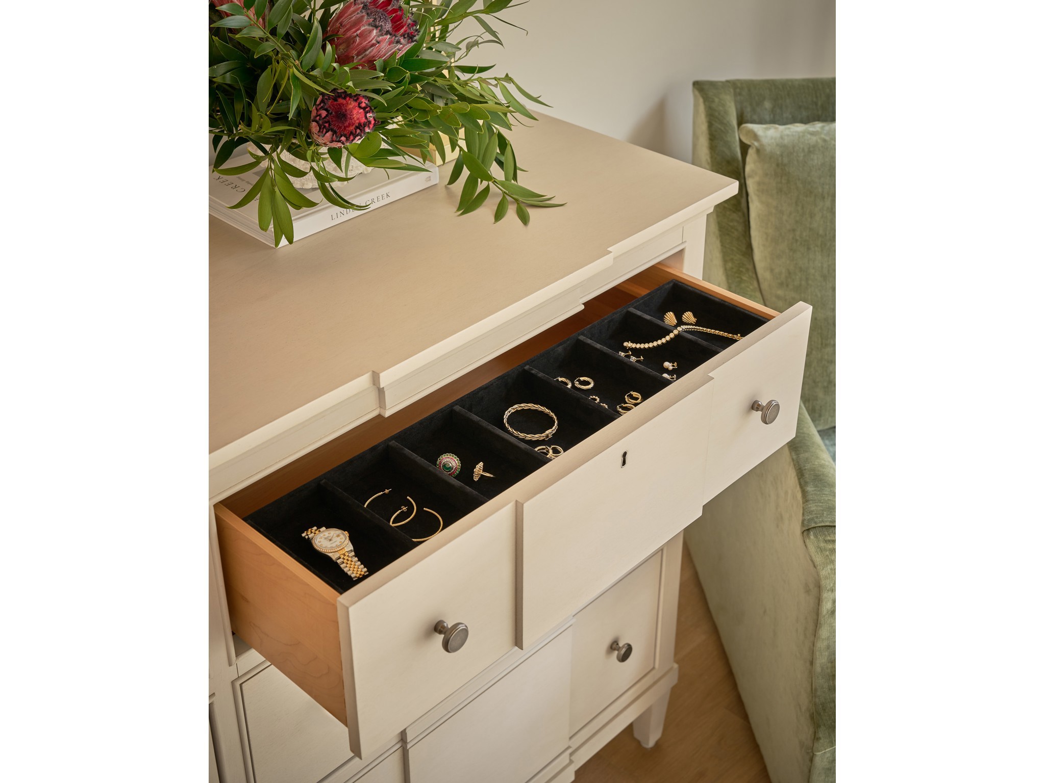 Willow Dresser - Multiple item room scene
