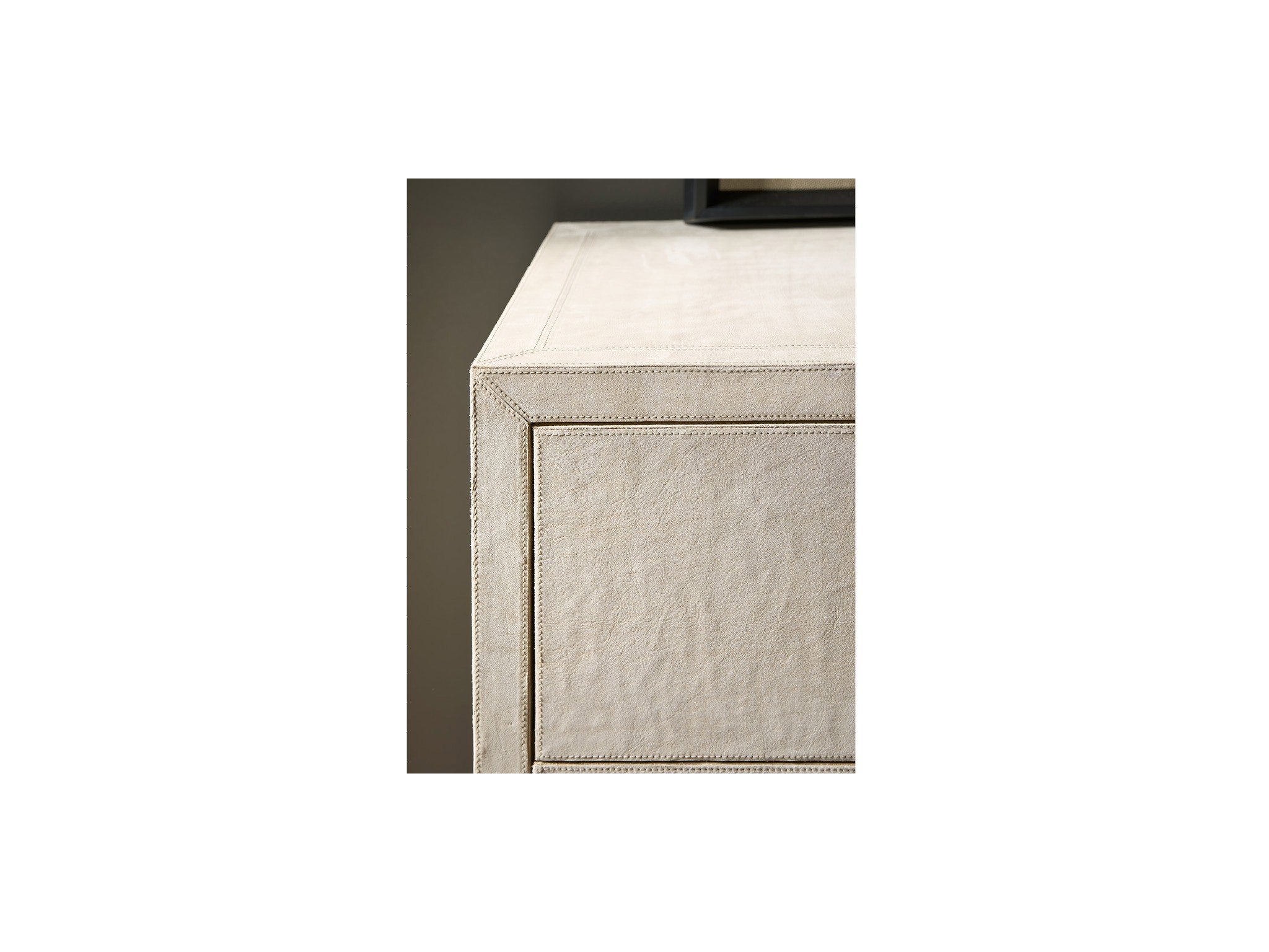 Lira Dresser - Multiple item room scene