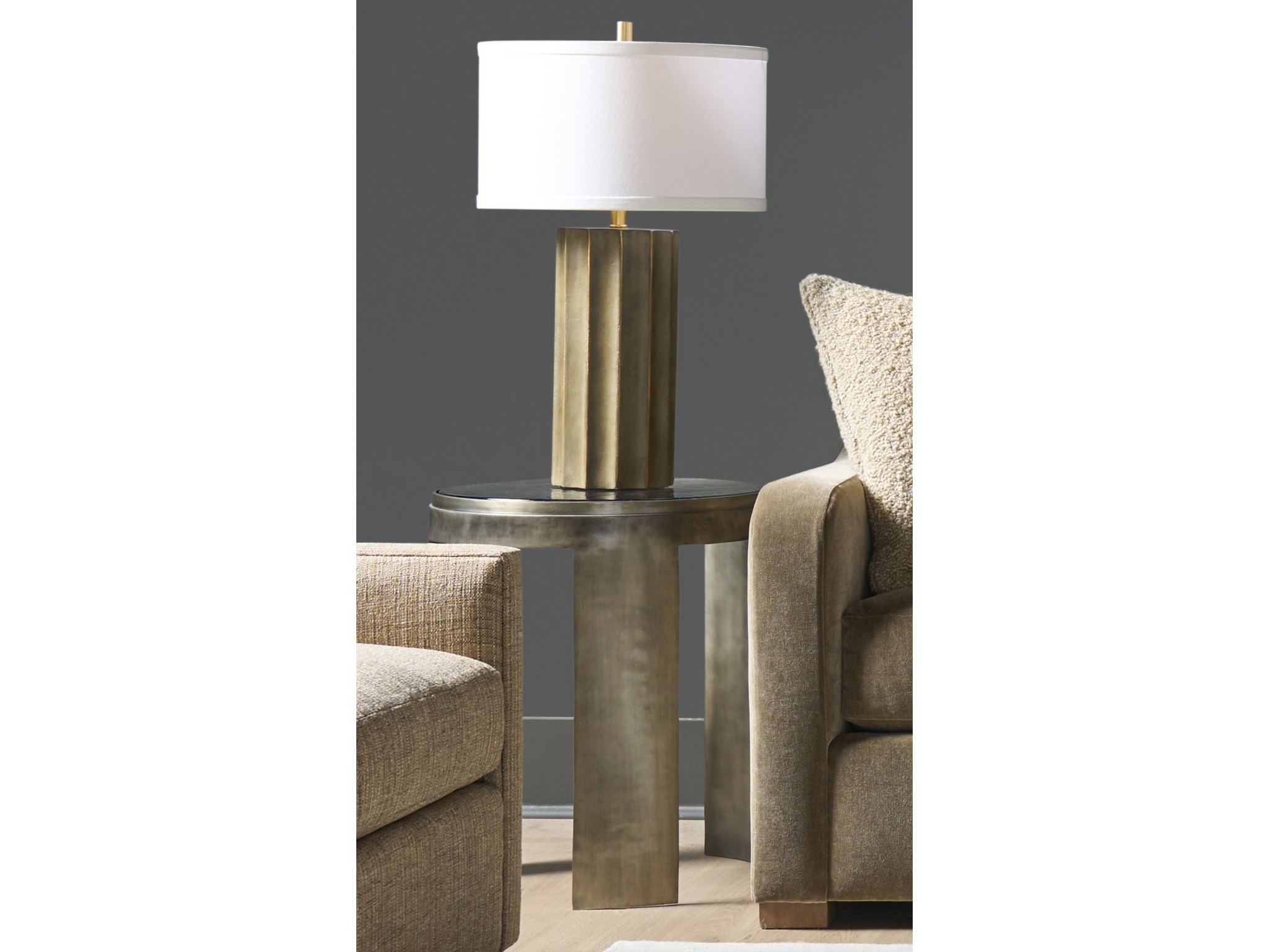 Nuvola Round End Table - Multiple item room scene