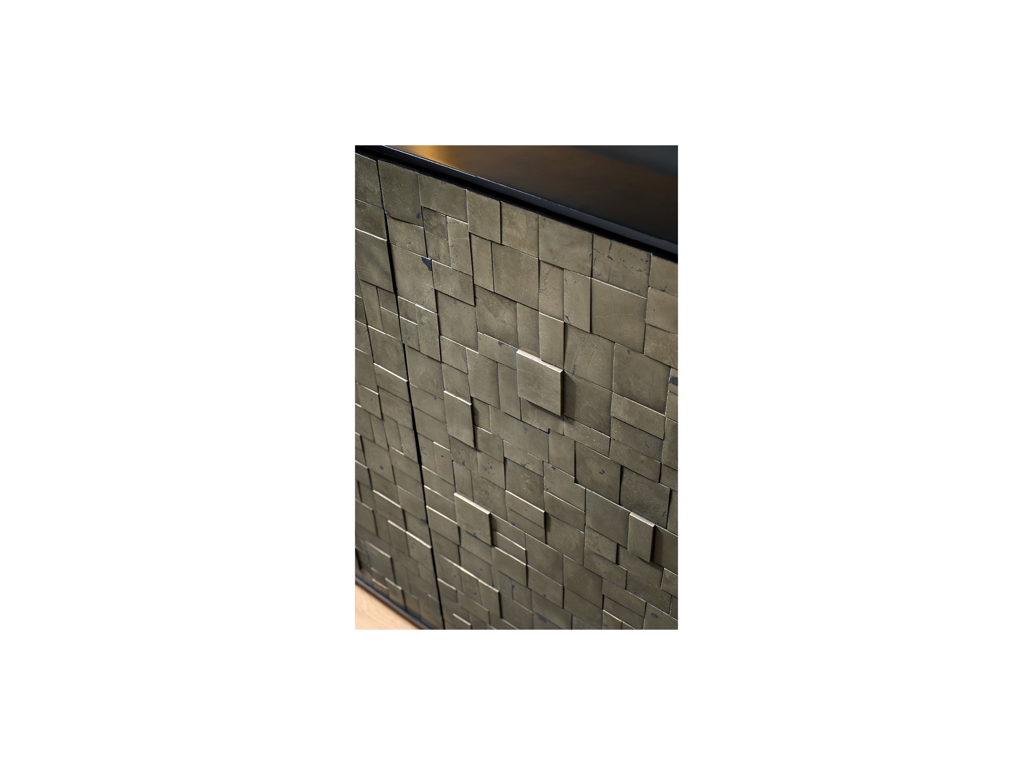 Cosmo Chest - Multiple item room scene