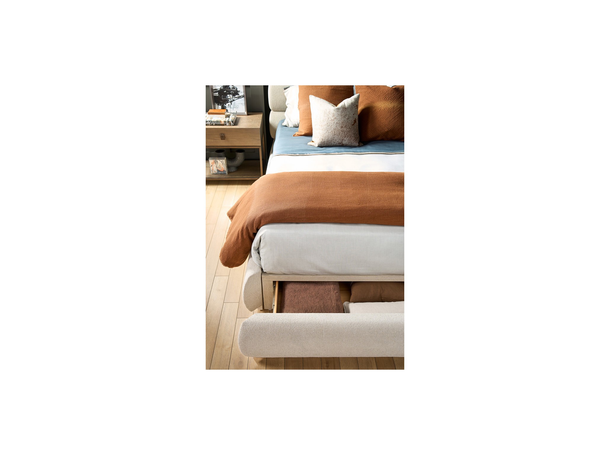 Horizon Storage Bed King - Multiple item room scene