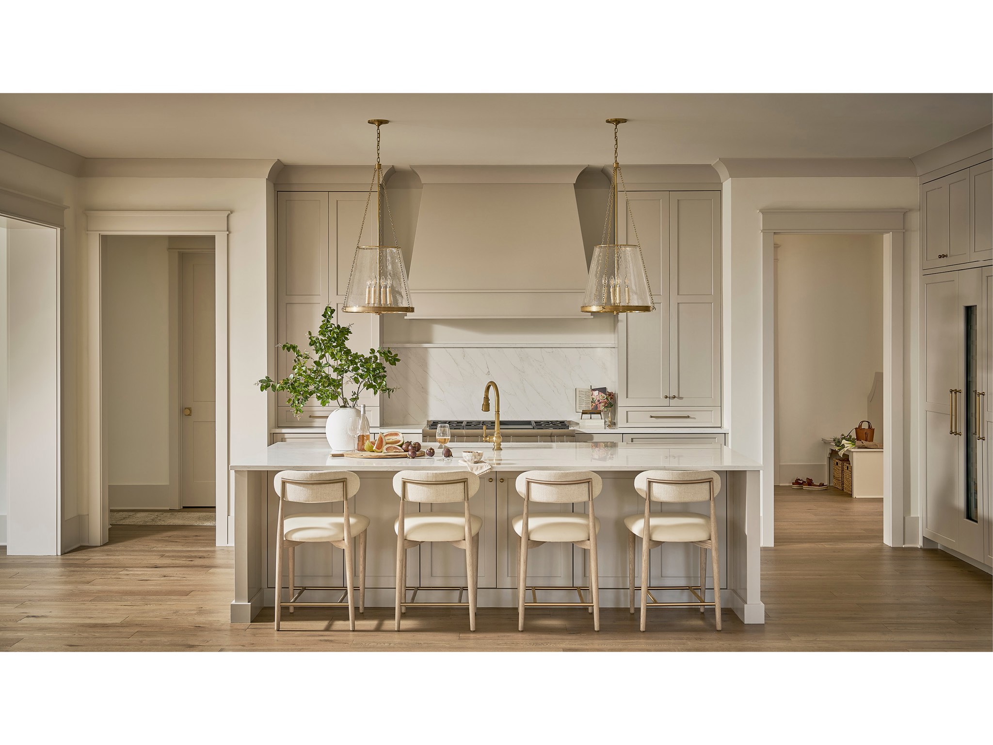 Desert Gold Counter Chair - Multiple item room scene