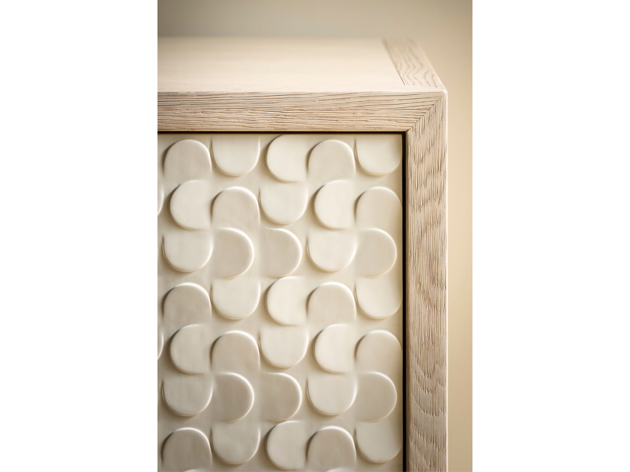 Paloma Chest - Multiple item room scene