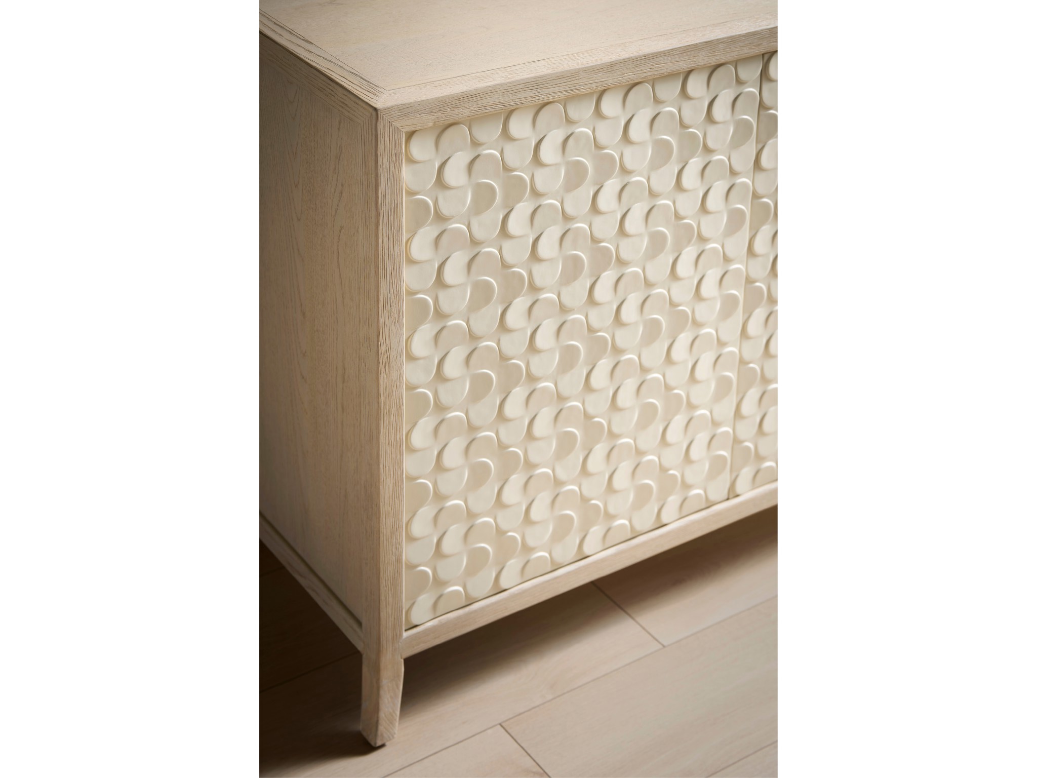 Paloma Chest - Multiple item room scene