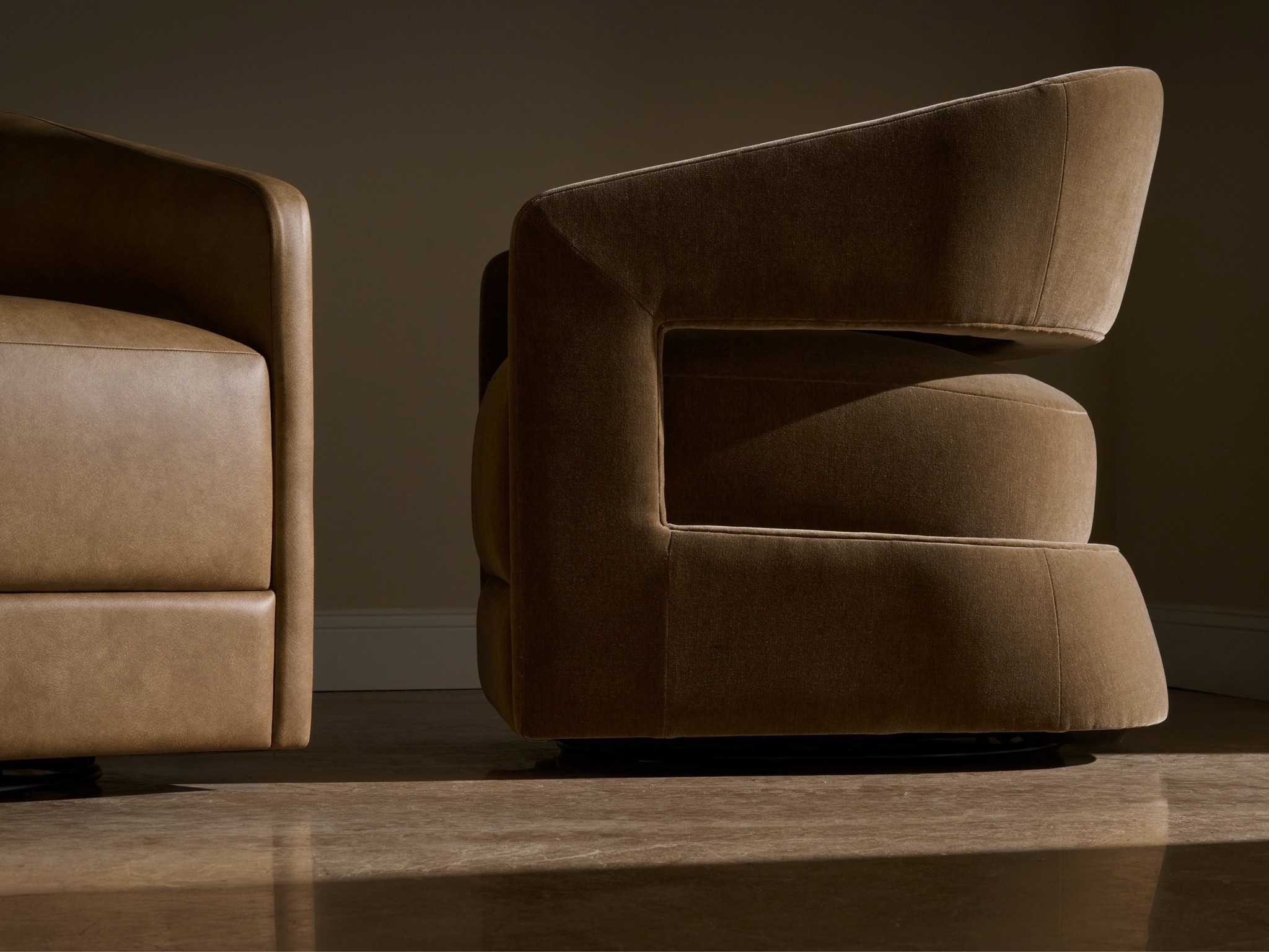 Drew Swivel Chair - Multiple item room scene
