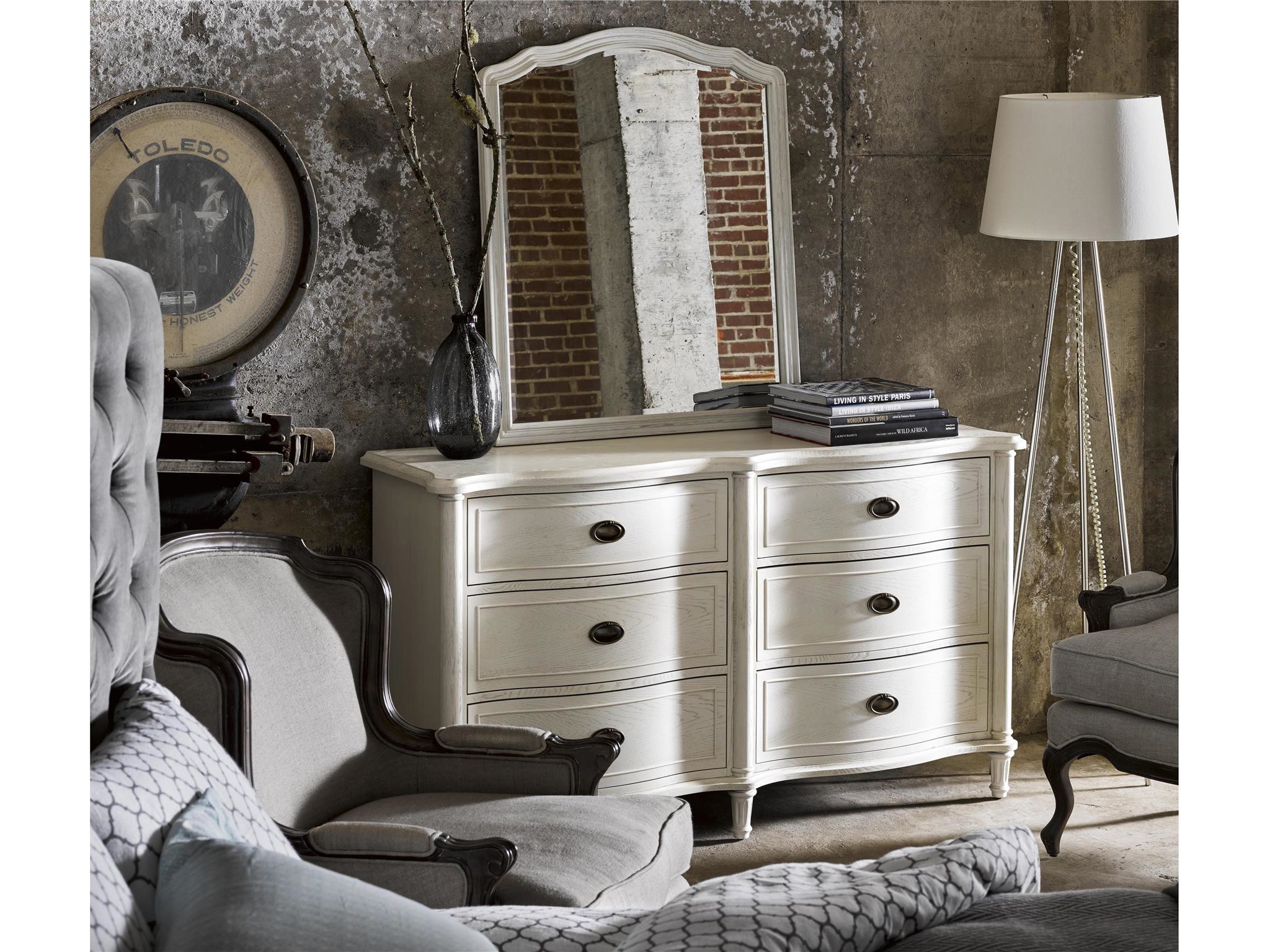 Amity Drawer Dresser - Multiple item room scene