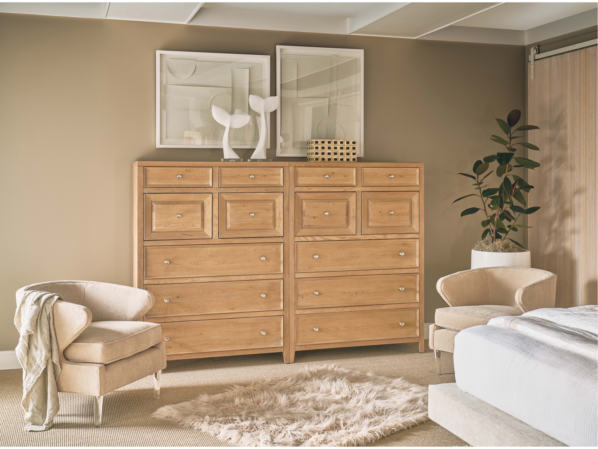 Weekender Chest - Multiple item room scene