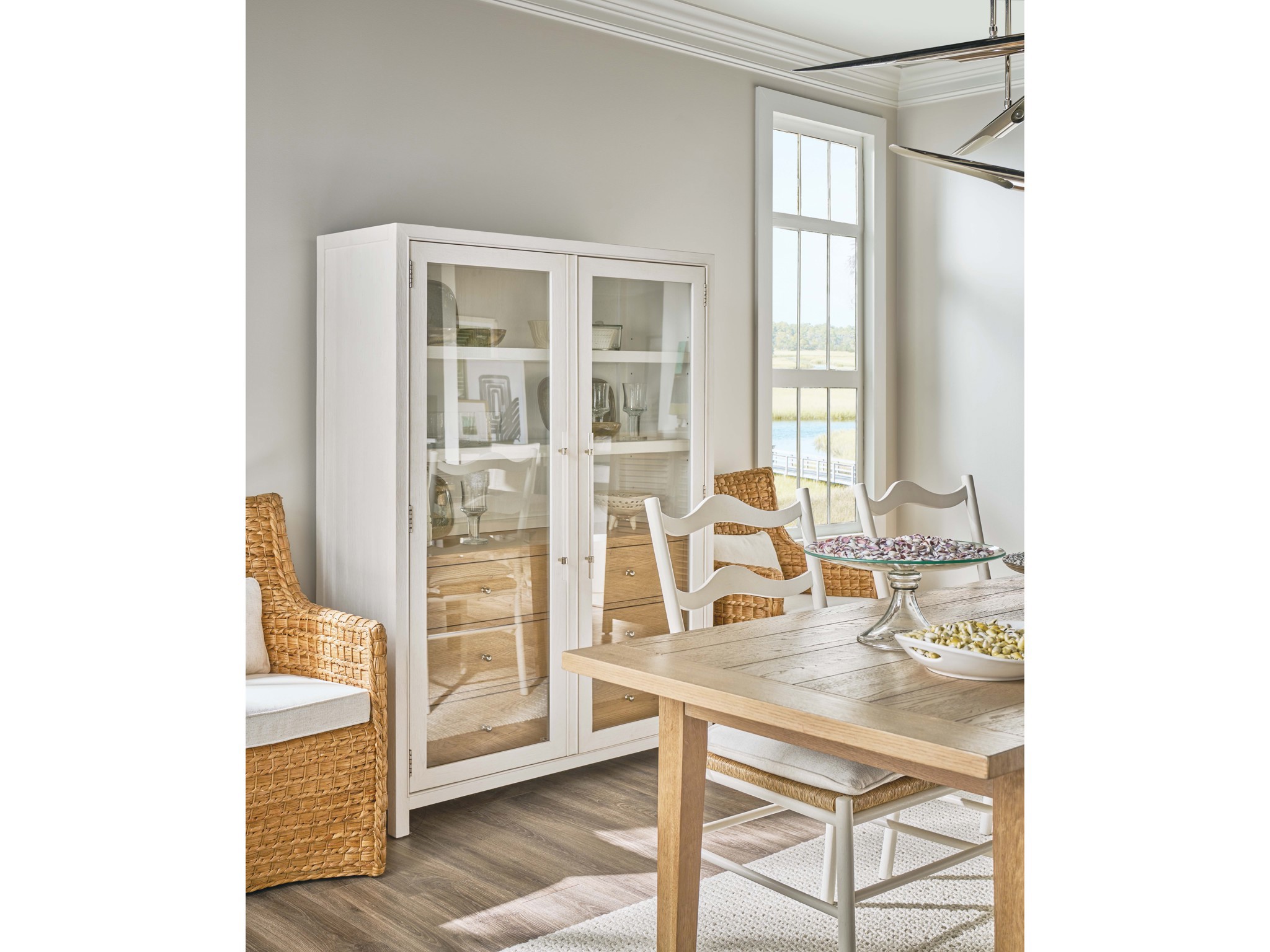 Seaside Display Cabinet - Multiple item room scene